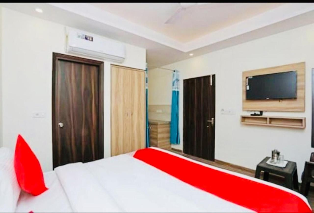Hotel Golden Bliss At New Delhi Airport Екстер'єр фото