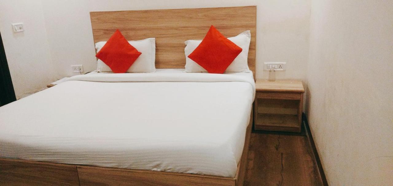 Hotel Golden Bliss At New Delhi Airport Екстер'єр фото